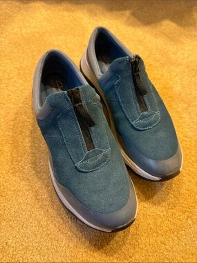 Clarks Women’s Blue Zip-Front Suede Slip-On Sneakers